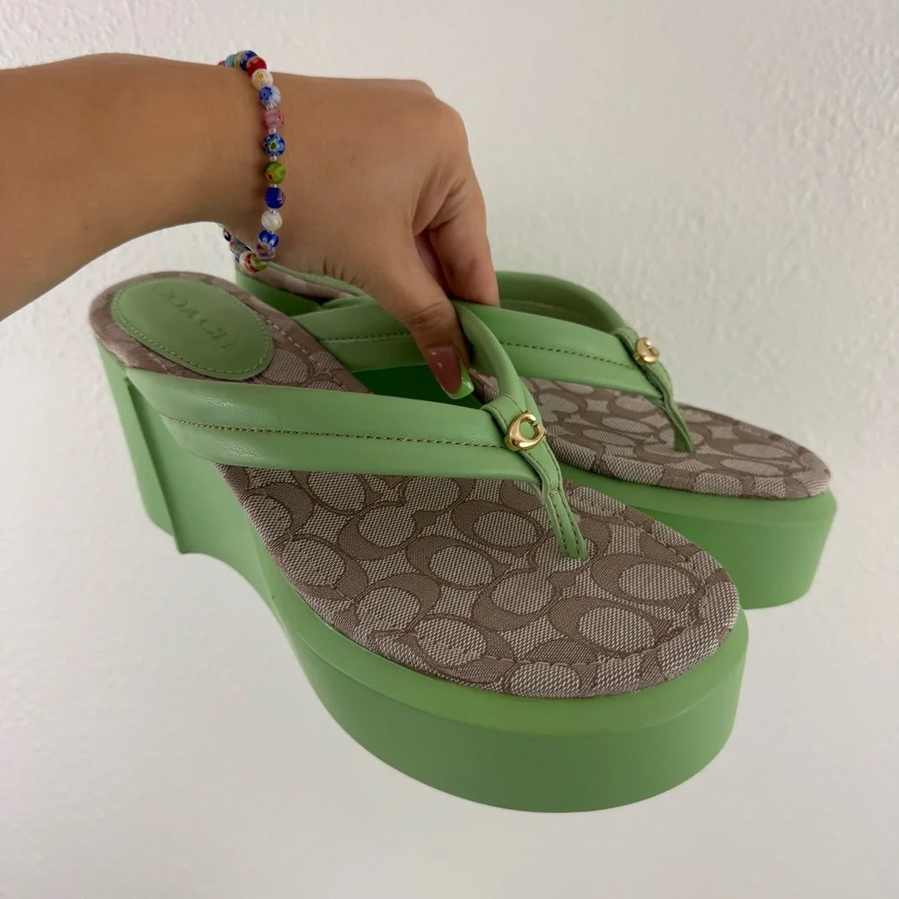 !SOLD! COACH Pistachio Green Leather Y2K Franki Monogram Platform Flip Flops - Picture 1 of 12